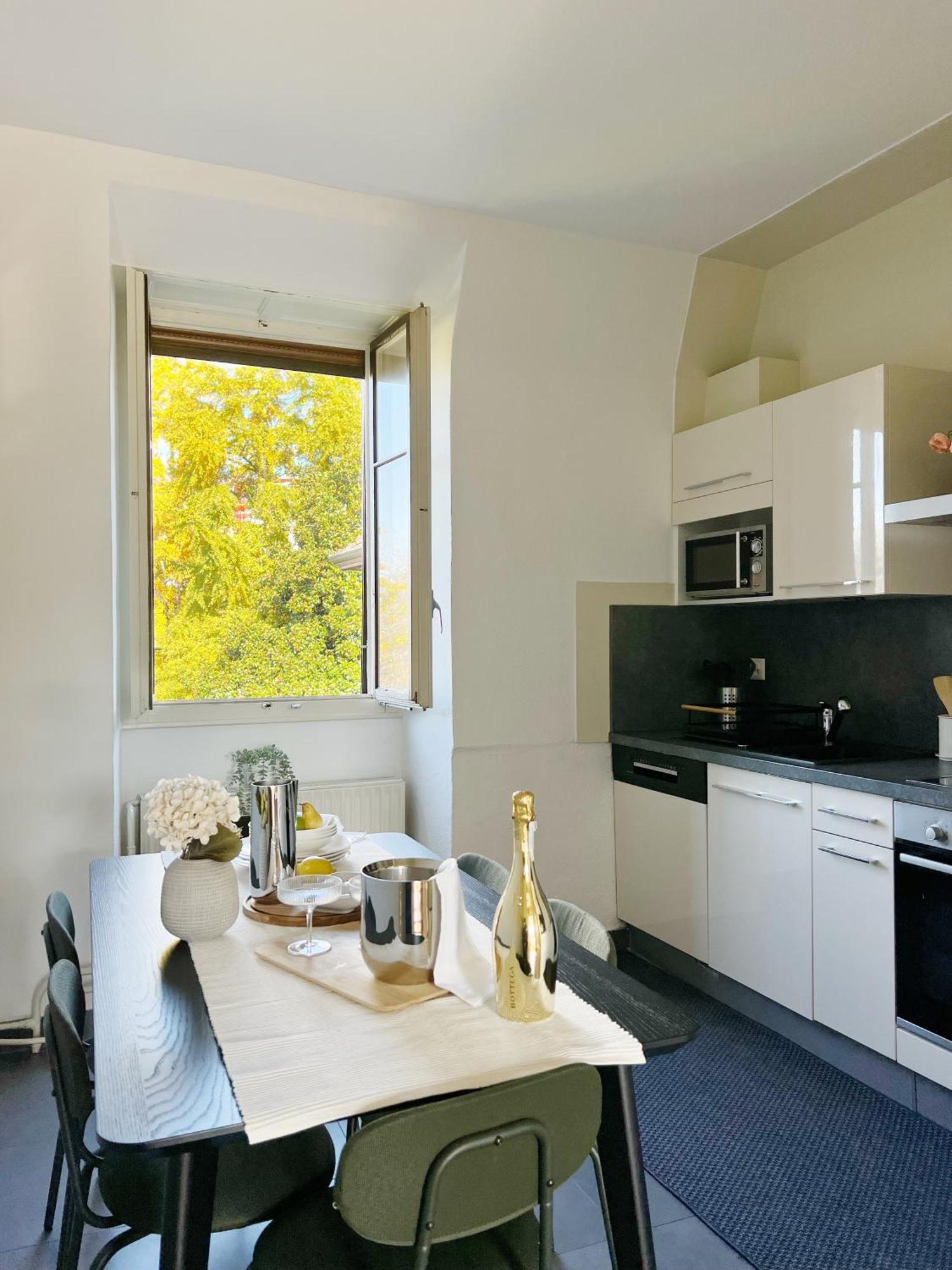Montreux Riviera Suite Waterfront 3 Bedrooms Private Parking 외부 사진